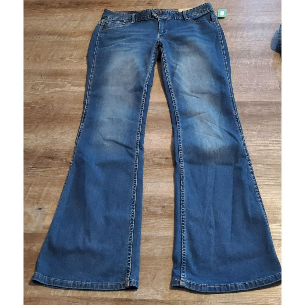 NWT Maurices Denim/Jeans Size 11/12 Regular fit Blue Bootcut/Flare